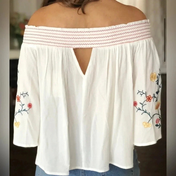 ❤️💛 HEM+THREAD Boutique White Embroidered Off Shoulder Woven Smocked Top - Picture 3 of 8